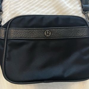 Lululemon Cross over bag in black like new.. no longer available